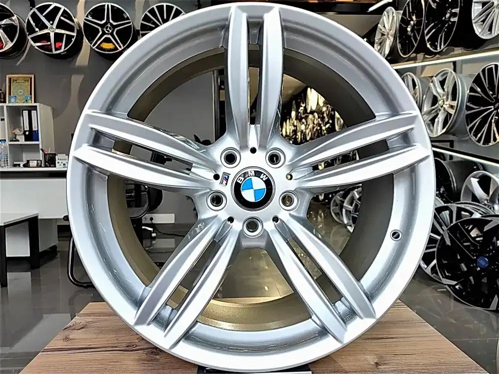 19" BMW F10 M5 - Görsel 1