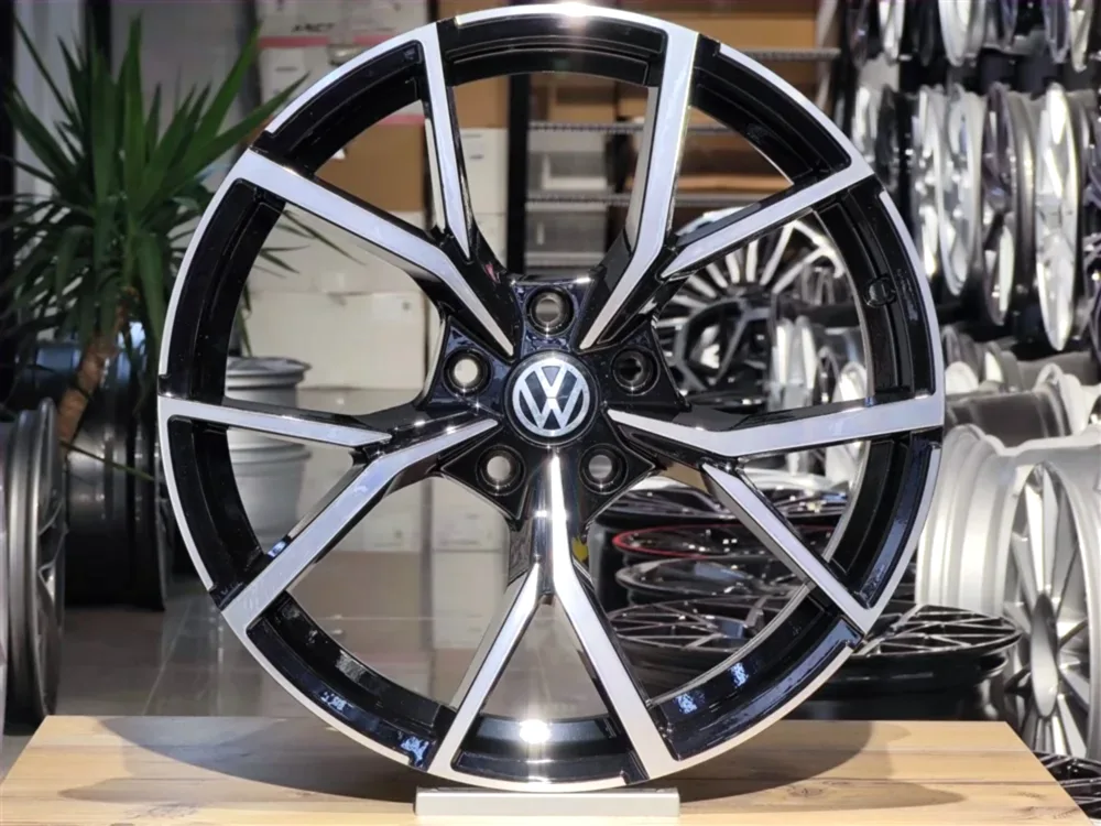 18 İnç Volkswagen Golf R-Line Jant 5x112 ET40 (Diamond Cut) - Görsel 1
